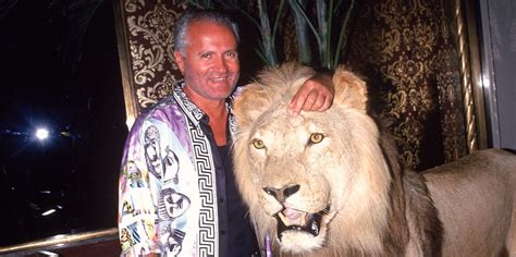 how much does gianni versace pay